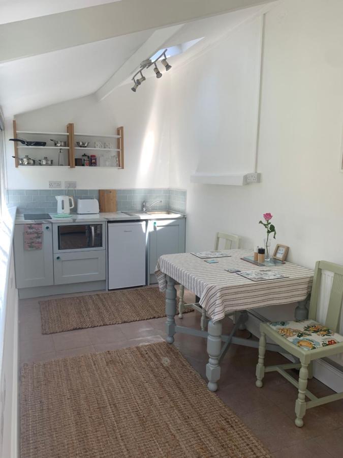 Puffin. Comfortable Annexe Central 法尔茅斯 外观 照片